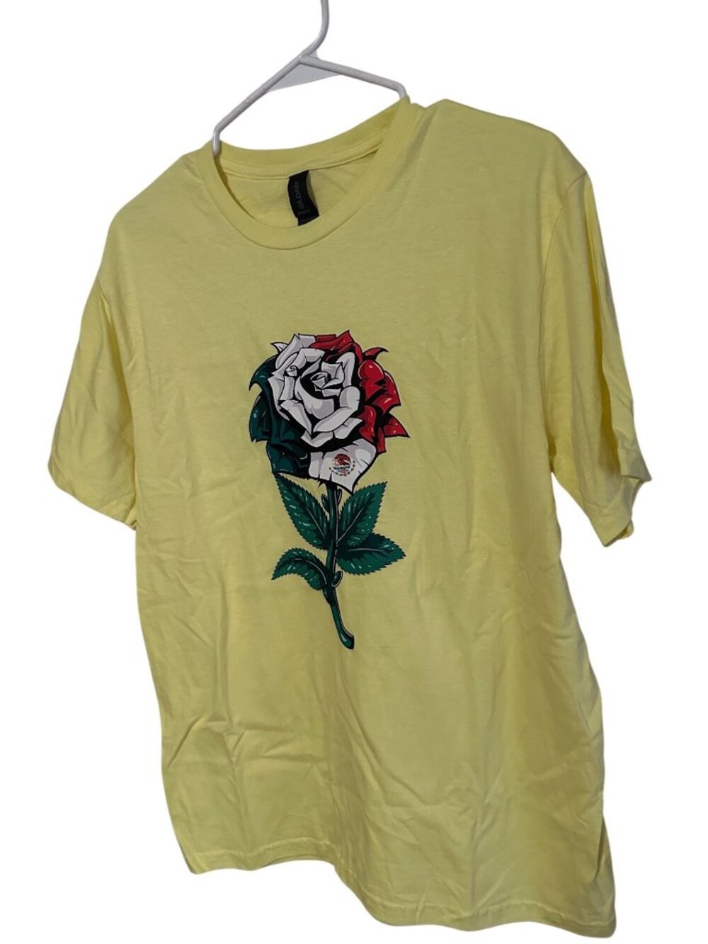 New graphic t-shirt on a Gildan tag yellow with Mexio colored rose size M